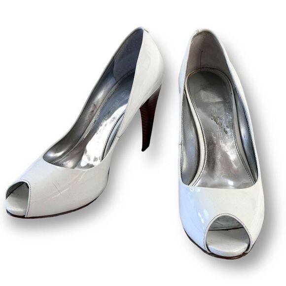 Marc Fisher Women's 7 Peep Toe Pump Heels White Glossy Leather Old Money Classic - Picture 1 of 13